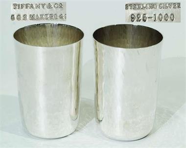 Paar Trinkbecher.TIFFANY & Co. New York.  925er Sterling-Silber. 