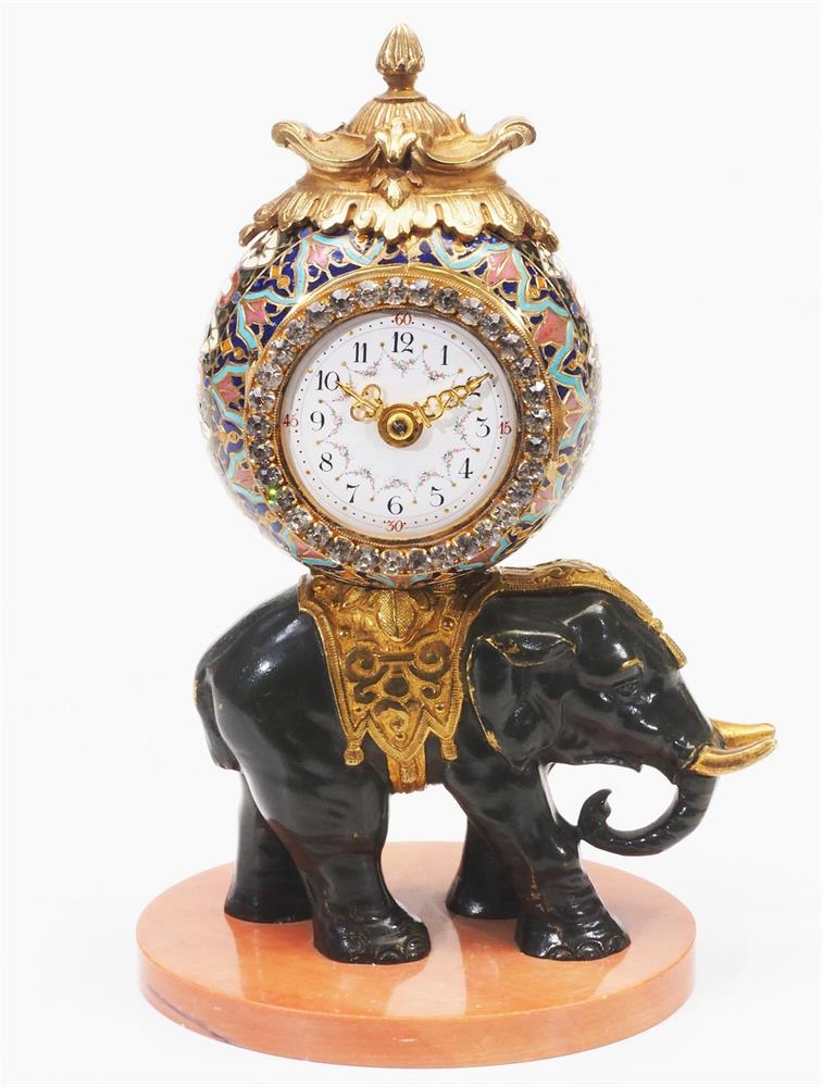 Bronzeelefant mit Uhr.