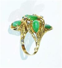Eleganter Ring mit Jade und Brillanten.