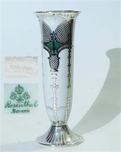 Vase mit Overlay-Silber.