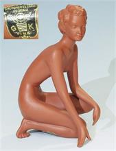Terracotta-Figur "Weiblicher, kniender Akt".