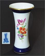 Kobaltrand-Vase. MEISSEN. 