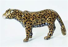 Schreitender Leopard.
