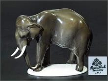 Tierplastik "Indischer Elefant, stehend". 