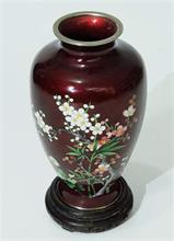 Japanische Vase in Cloisonné-Technik.