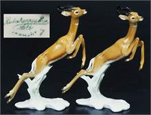 Zwei Tierfiguren "Springende Gazellen/ Antilopen".