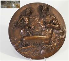 Jean-Baptiste GERMAIN.  Bronzerelief "Weingott mit jungem Faun".