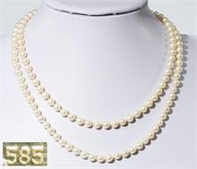 Zweireihige Akoya-Perlenkette mit Schmuckverschluß.