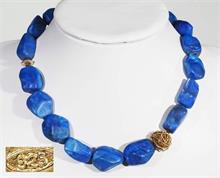 Modernes Collier mit Lapis Lazuli