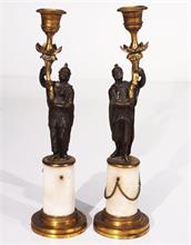 Paar figurliche Kerzenhalter "Asiaten" als Beisteller, 19. Jahrhundert.