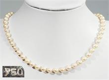 Weiße Akoya Perlenkette mit Schmuckschließe,