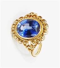 Ring mit  Saphir,  Fassung 750er Gelbgold, oval, facettiert, transparent, blau.