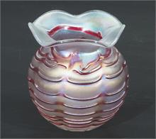 Violett lüstrierendes Kristallglas mit Fadenauflage, POSCHINGER.