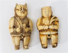 Zwei Netsuke, kleine Schnitzfiguren "Bauernpaar"