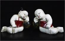 Vintage: Paar schlafende Buddhafiguren.