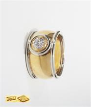 Ring mit Brillant, gepunzt 750er Gelb- und Weißgold.