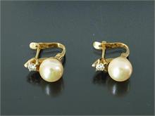 Paar Ohrringe 750er Gelbgold.  Weiße Perle mit Brillanten. 
