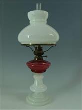 Glas-Petroleumlampe um 1900/20. 