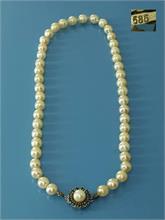 Weiße Perlenkette.  585er Weißgold. 