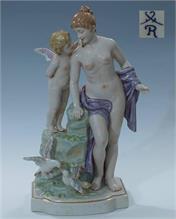Große Porzellanfigur. "Venus und Amor". 