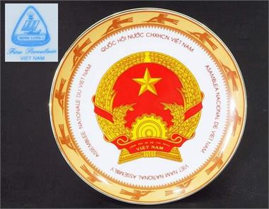 Zierteller "Viet Nam National Assembly" in edler Lackschatulle.