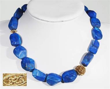 Modernes Collier mit Lapis Lazuli