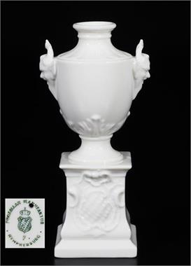 Amphoren-Vase. NYMPHENBURG,   Marke 1997 - heute.
