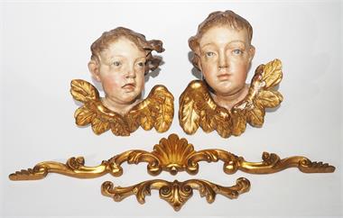 Paar geflügelte Engelköpfe, wohl 18./19. Jahrhundert.