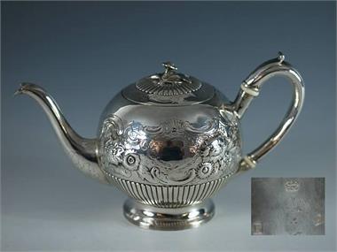 Alte  silberne Teekanne.  London 1801.
